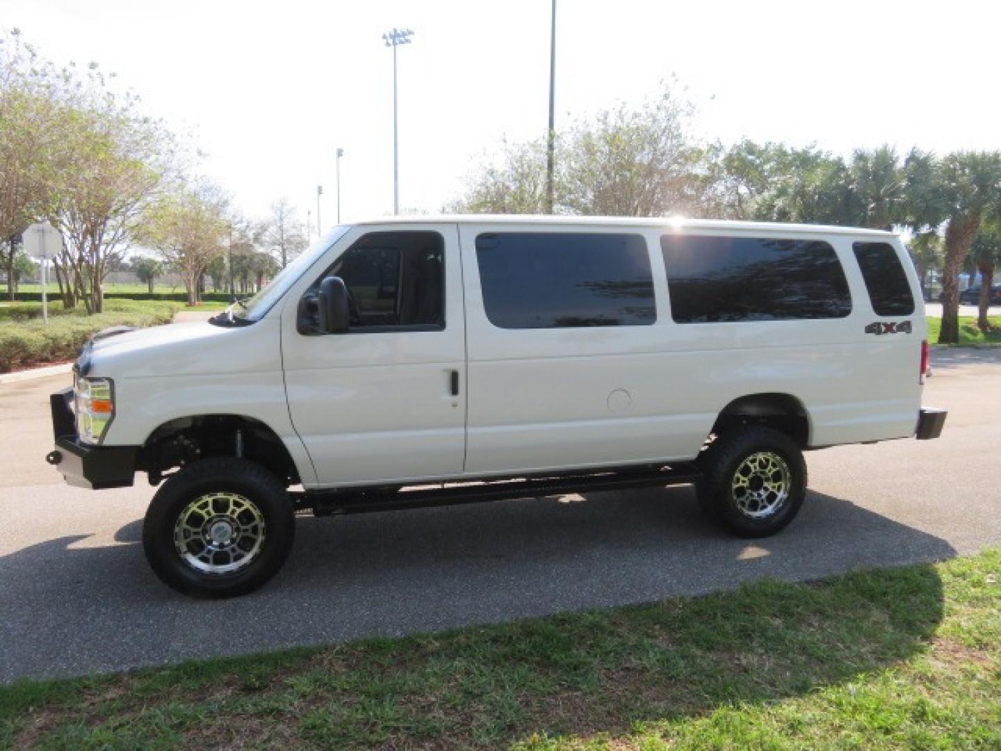 2014 White /GRAY Ford E-Series Wagon XLT (1FBSS3BL6ED) , AUTOMATIC transmission, located at 4301 Oak Circle #19, Boca Raton, FL, 33431, (954) 561-2499, 26.388861, -80.084038 - Photo#28